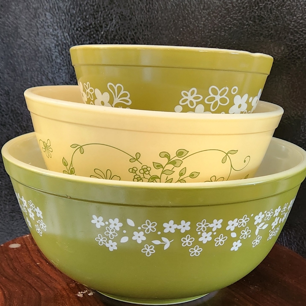 Three Pyrex bowls- Crazy Daisy pattern